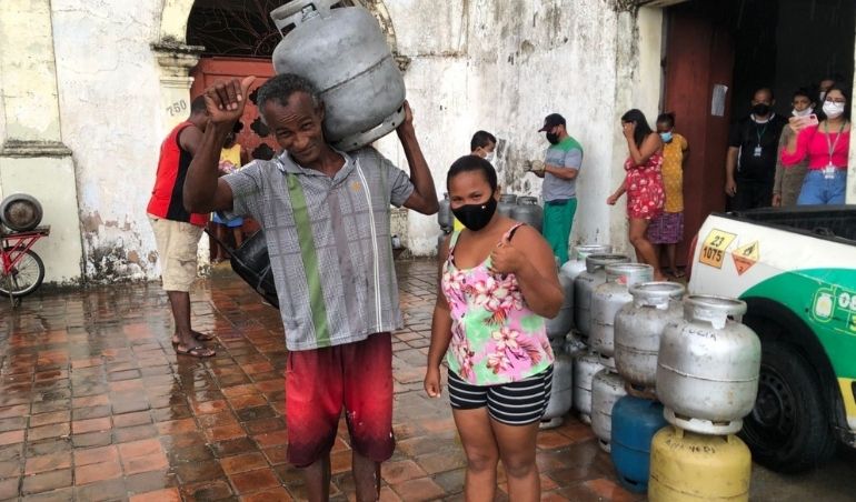 Famílias em situação de vulnerabilidade em Olinda recebem vale-gás em ação solidária