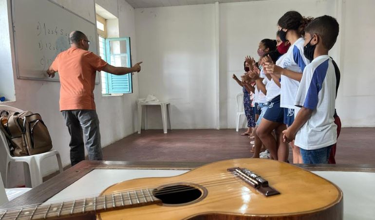 Projeto voluntário pede doação de instrumentos musicais para seguir transformando vidas de crianças no Recife