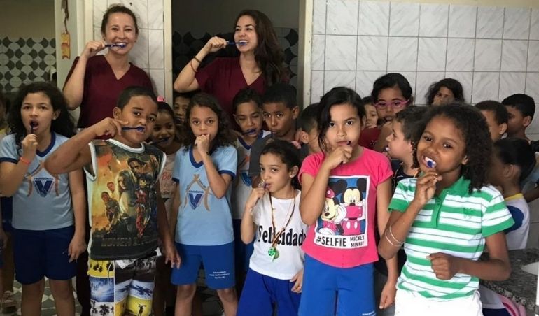 Dentistas alemães atendem crianças nas instituições da Santa Casa Recife