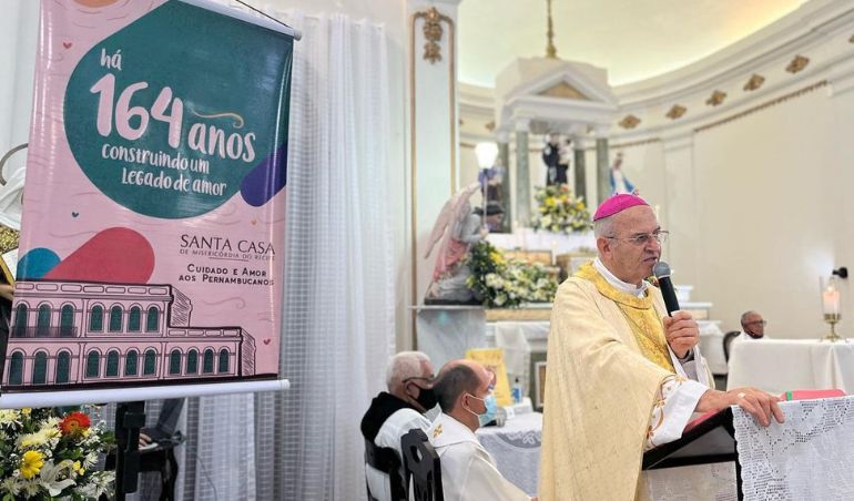 Dom Fernando Saburido celebra tradicional missa pelos 164 anos da Santa Casa Recife