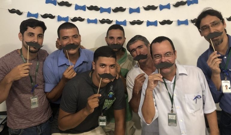 Novembro Azul: ação conscientiza colaboradores sobre câncer de próstata